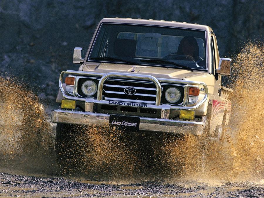  Toyota Land Cruiser 70 Pickup 1999 года  (фото 6 из 10)